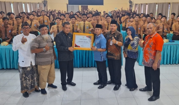 NASIONALISME DI SMA N 1 BAE KUDUS BERSAMA Dr. H, MUSTHOFA, S.E., M.M.